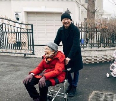 姚晨90岁家婆去世！她发文悼念称两人是闺蜜，她们之间的关系有多好？