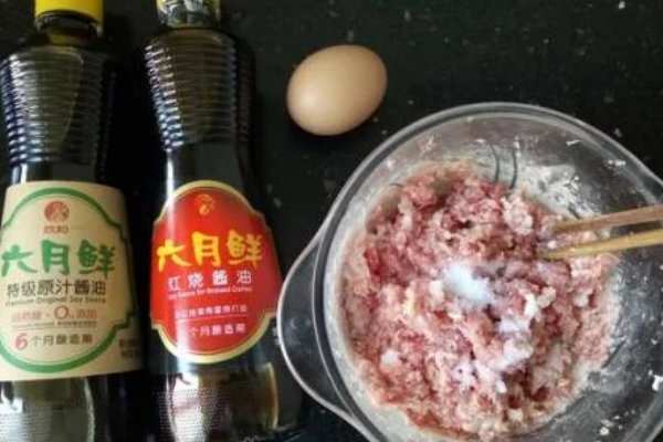 四喜丸子和红烧狮子头的做法