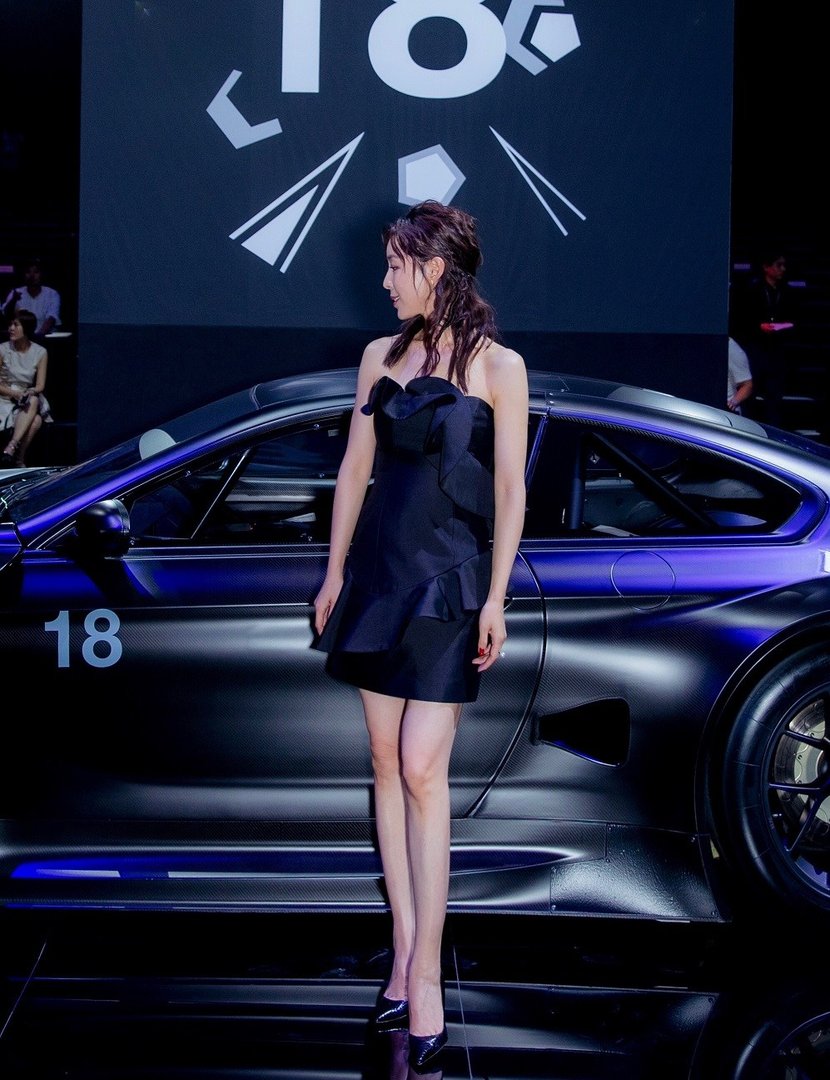 万有引力床戏是谁主演的