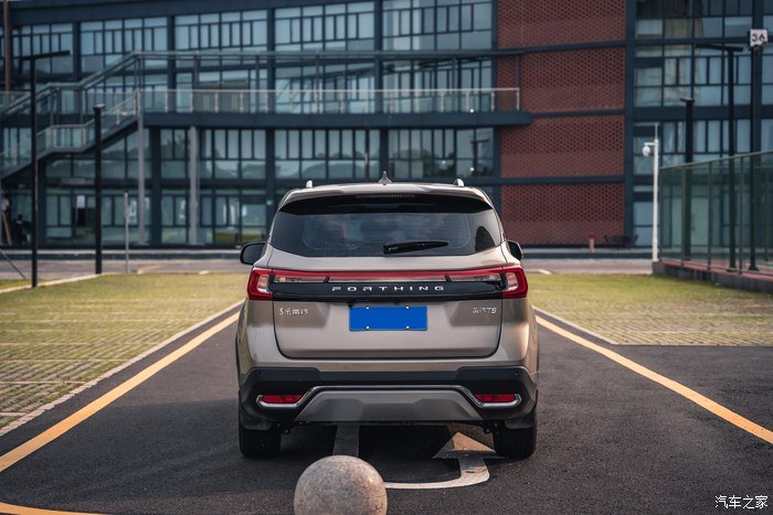 祝福我和女友在风行T5的陪伴下，可以快乐的奔赴更美好的未来