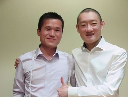 “京城四少”汪雨久违现身，携儿子拜祭父母称不能忘记养育之恩，你怎么看？