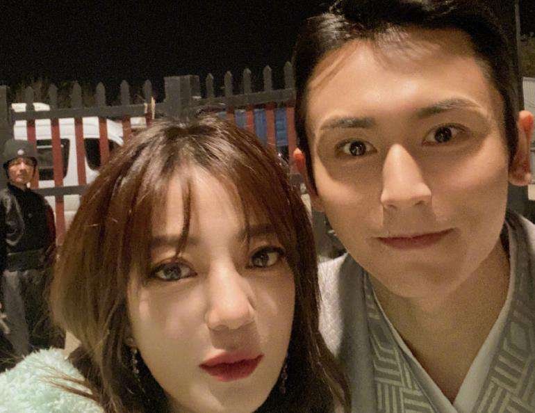 丁真直播时开美颜，变成了蛇精脸。哪些明星亲身验证了美颜的“强大”？