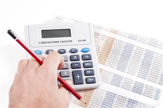 搂的拼音和部首？