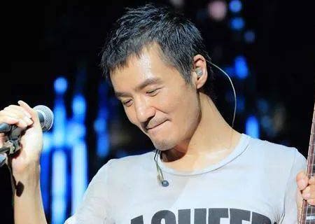 有哪些适合低音唱的歌曲？