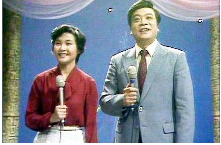 中央电视台的第一届春晚始于()年