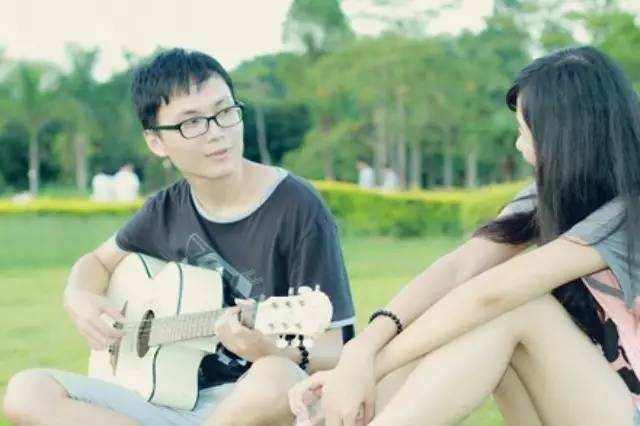 女友和我在一起时背叛了我，我该怎么办？