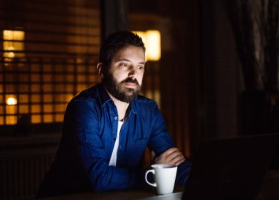 江苏南京一男子报警称太累想去派出所住几天，成年人的生活有多不易