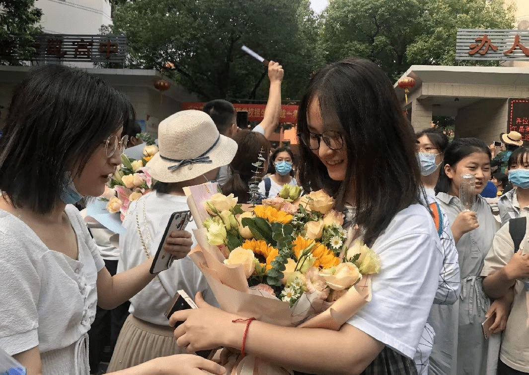 高考哪天送花合适