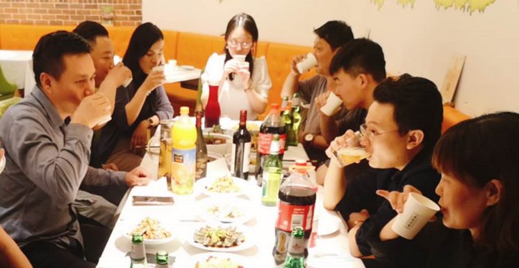 老公的朋犮问叫我姐姐还是嫂子还是叫名呢?三种叫法了那种好啊!