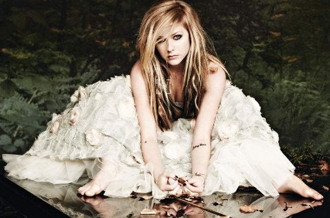 艾薇儿和比伯什么关系？