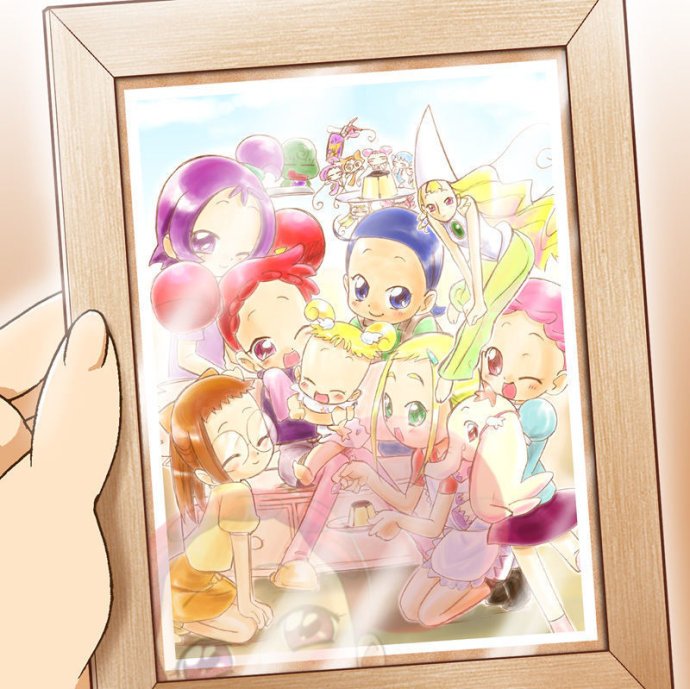 一个动漫,五个女主,一个黄头发,一个粉头发,一个金头发,是个小孩,一个紫头发,一个褐色的头发