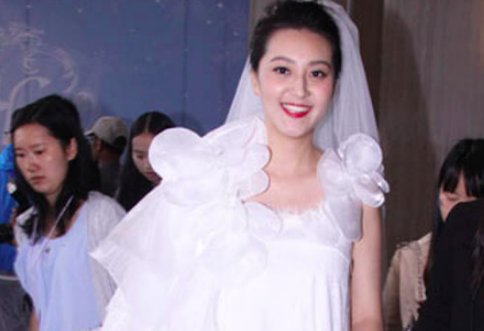 哈琳娜父母什么出身 印小天老婆赵颖燕个人真实资料