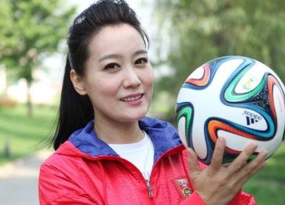 43岁谭晶近照大变疑整容，明星为什么那么喜欢整容？