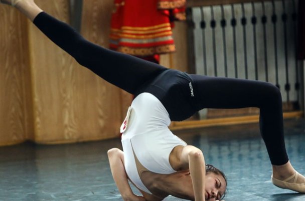 舞蹈生一字马c起来怎么样