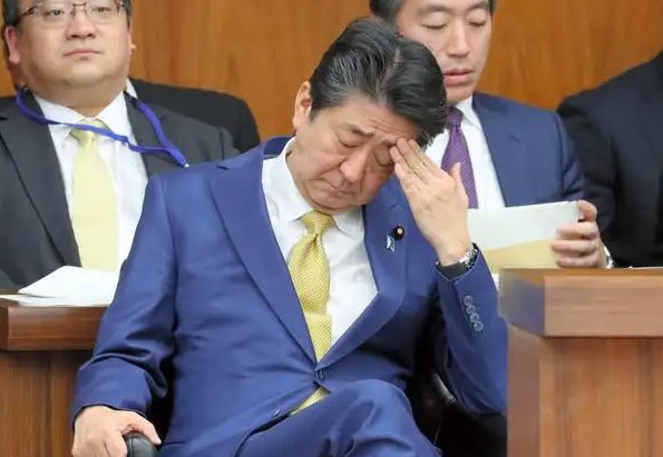 安倍遭枪击后，工作人员曾求助现场路人，还有哪些细节值得关注？