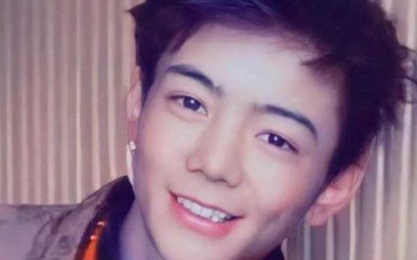 丁真直播时开美颜，变成了蛇精脸。哪些明星亲身验证了美颜的“强大”？