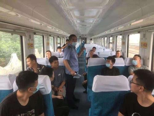 上海虹桥站滞留者：只想回家，他们的愿望和何时才能得到满足？