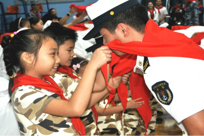 红领巾心向党手抄报内容简短