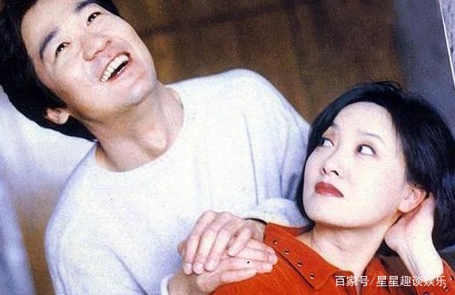 她是张默的亲生母亲，张国立的原配，离婚31年后依旧单身，她究竟是谁？