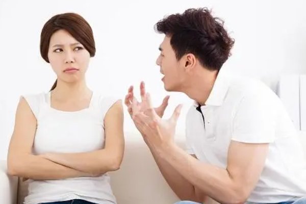 未开言先转腚什么意思