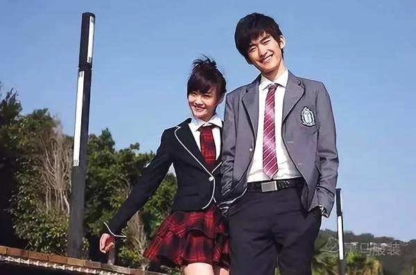 艾利斯顿商学院的校服是什么样的？