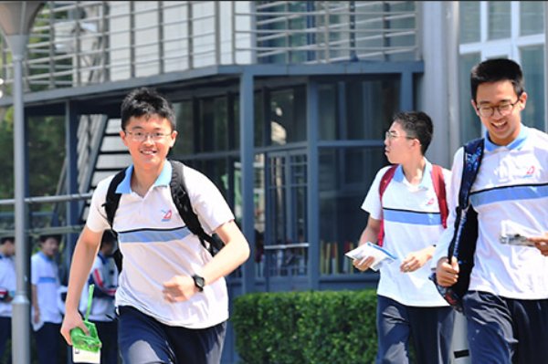 儿子高三压力大妈妈帮儿子减压怎么办