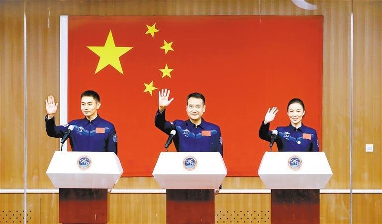 神舟十三号 “太空出差”三人组返回地面，他们带回了哪些珍贵物品？