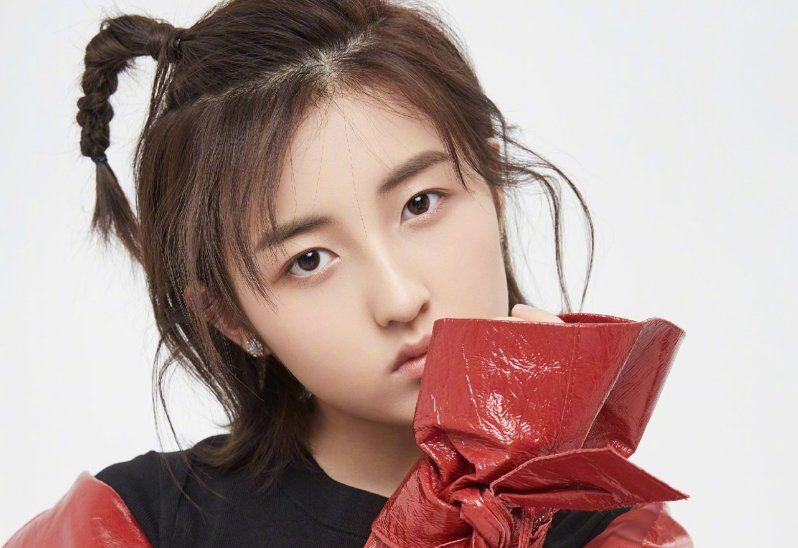 张子枫低俗聊天记录在网络疯传，内容不堪入目工作室公开回应，到底咋回事？