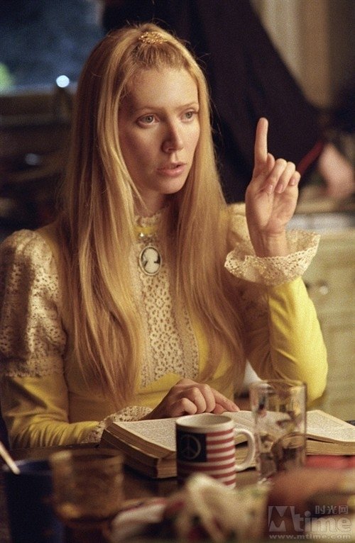 拿着剪刀奔跑的内容概括