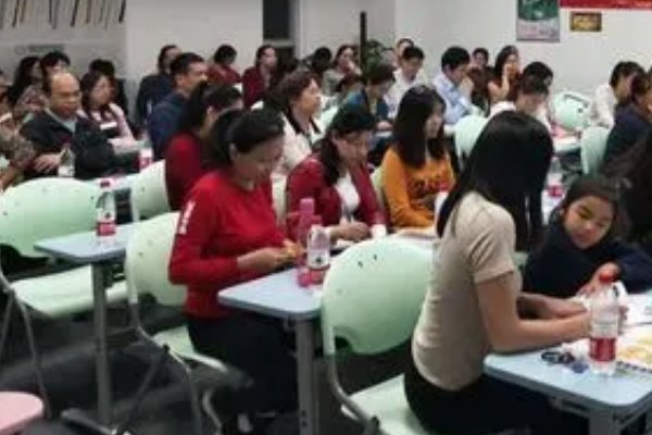 新东方深圳校区的校长是谁？