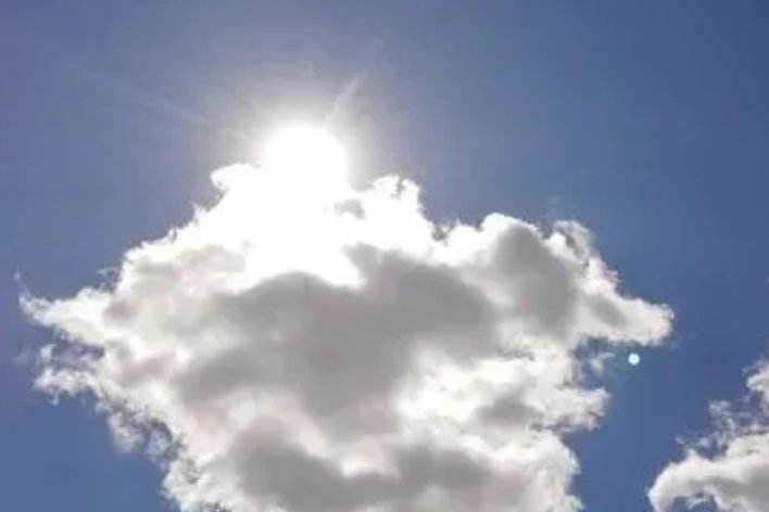 七月八月看巧云的巧云指的是什么