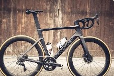 自行车火了：价格上万的高端车也被抢空，高端自行车是否会升值？