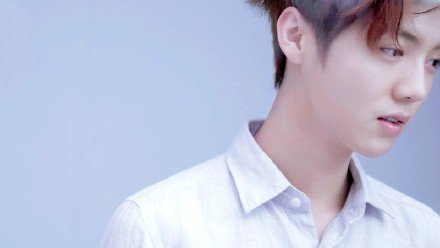 鹿晗出席活动被吐槽脸垮油腻是否和不注重管理有关系?