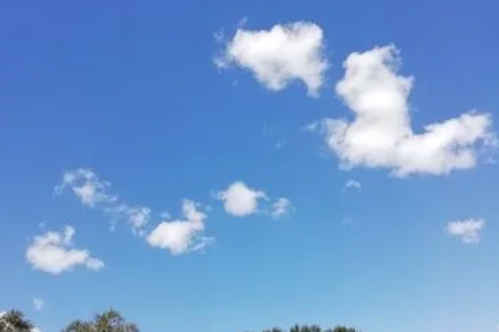 七月八月看巧云的巧云指的是什么