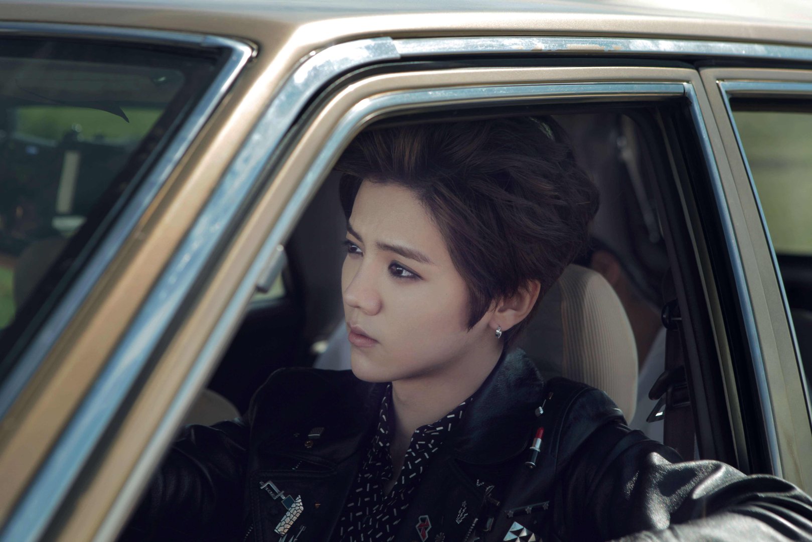 鹿晗出席活动被吐槽脸垮油腻是否和不注重管理有关系?