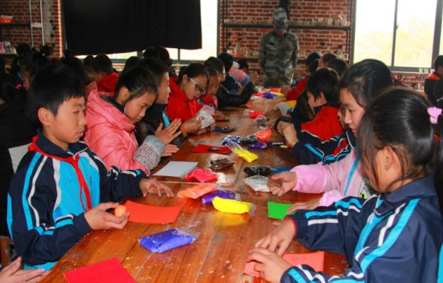 寻一些五~六年级小学生玩的课堂游戏！急