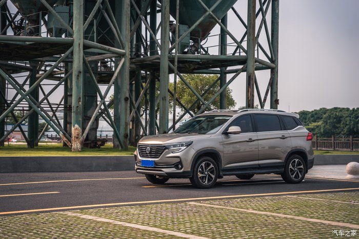 祝福我和女友在风行T5的陪伴下，可以快乐的奔赴更美好的未来