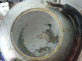 烧开的水上面漂一层白色东西怎么办