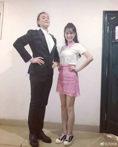 沈梦辰与周一围合影，谁在蹭谁的热点？