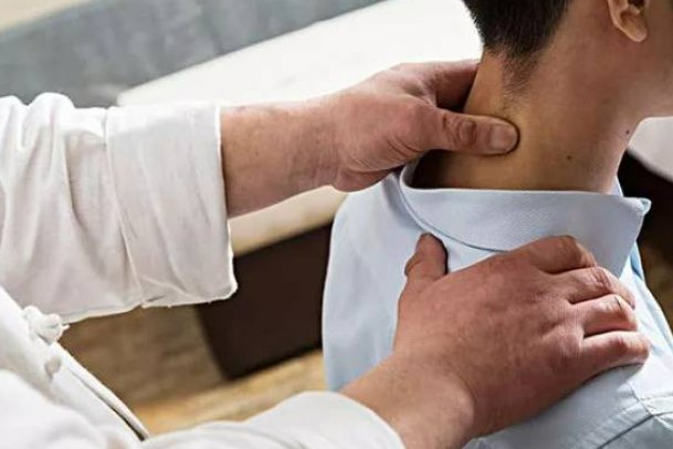 臀宽过肩下一句是什么