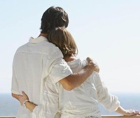 如何看待女子在家安装考勤机“管理”老公的行为？