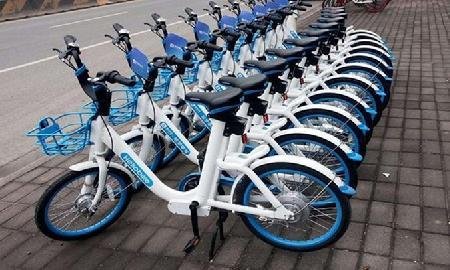 私家车被共享单车层层包围，共享单车停放如何管理？