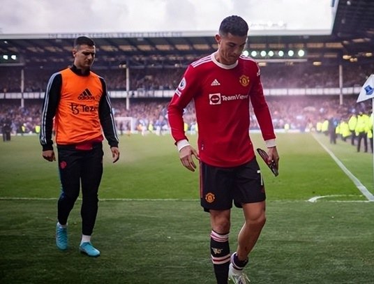 C罗为什么被叫罗三票？