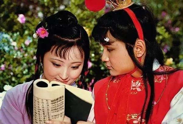 《红楼梦》中贾宝玉和林黛玉爱情悲剧的原因是什么？