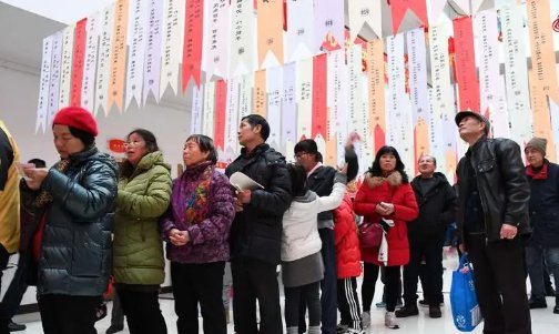 及早自理谱新篇打一字