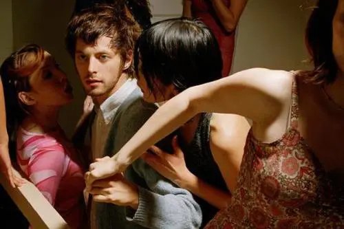 北电学生被曝多次劈腿，对象控诉其行为毁三观，对这件事你怎么看？