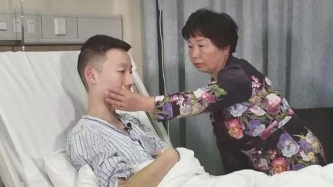 姚策看新闻才知道自己非亲生，这对他来说是怎样的打击？