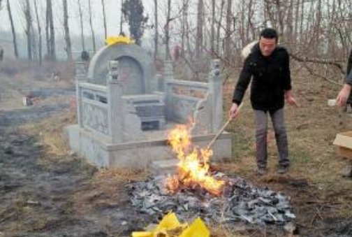 十月一上坟是当天还是前一天