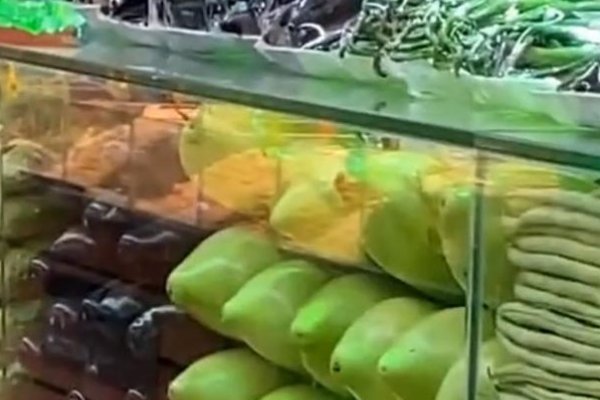 辽宁一超市蔬菜摆放太整齐引围观，这样做能提高销售量吗？