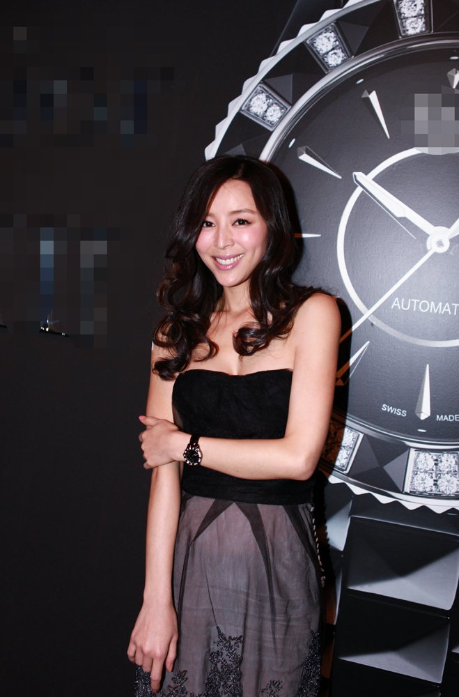 万有引力床戏是谁主演的